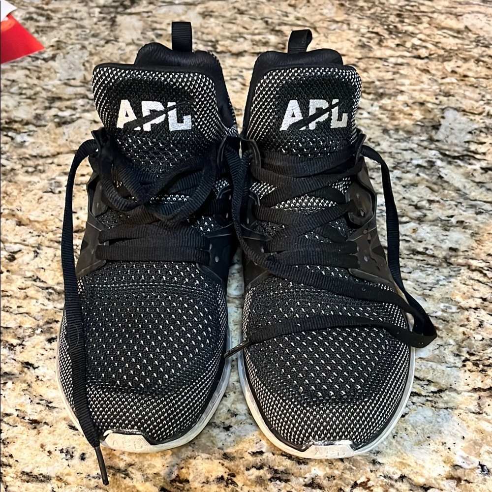 APL Ascend W shoes